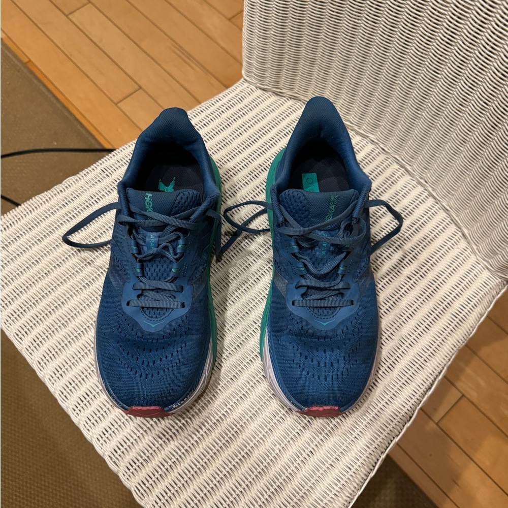 Hoka One One Women’s Arahi 5 Blue Trail Running Shoes Size 10 B wide blue